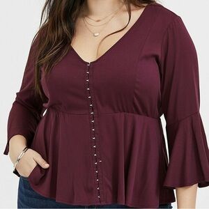 NWT Torrid Challis Bell Sleeve Eye & Hook Front Blouse Size 1 Burgundy Color